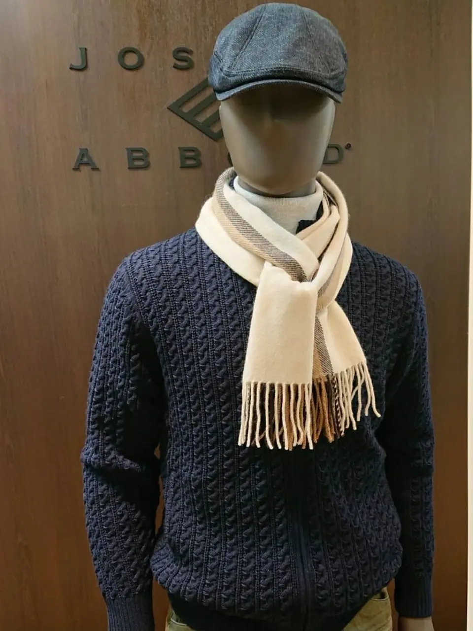 JOSEPH ABBOUD スタッフ コーディネート画像
