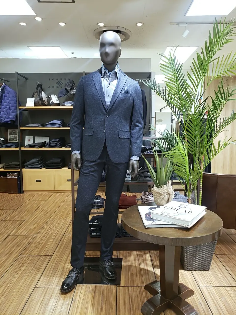 JOSEPH ABBOUD 中西 コーディネート画像