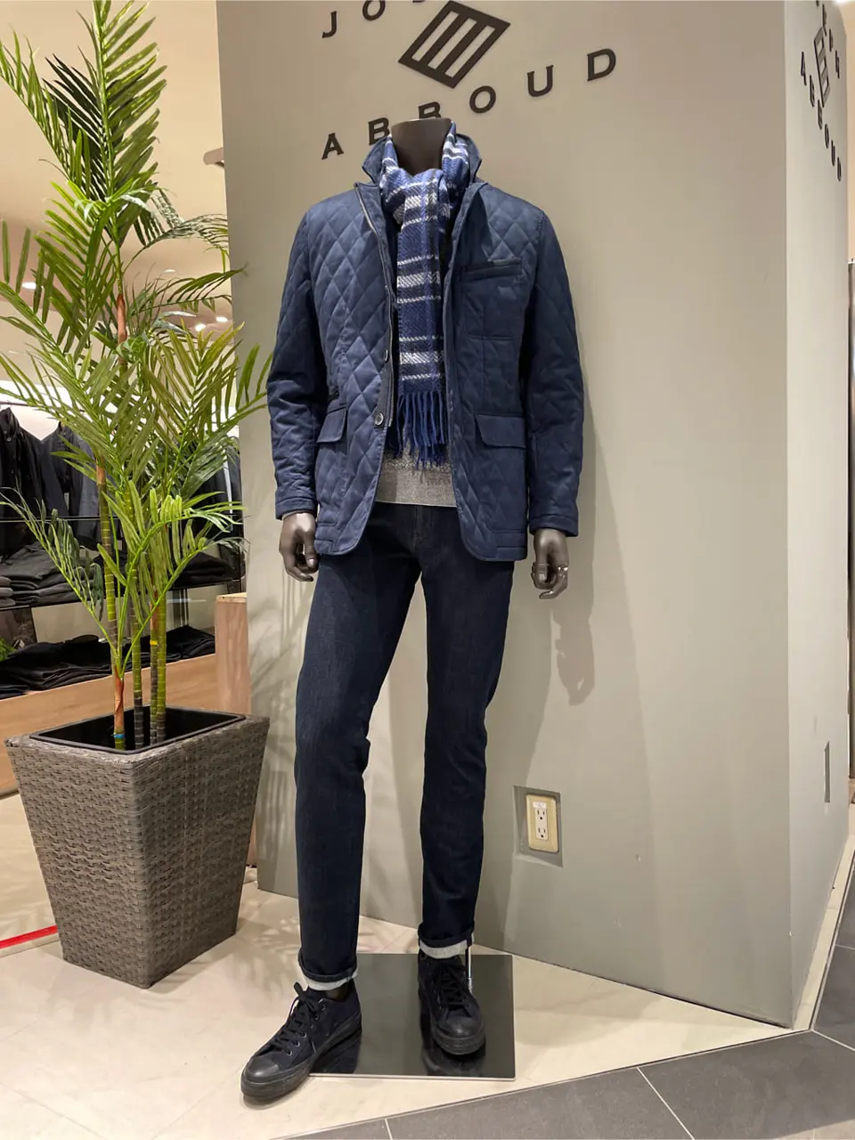 JOSEPH ABBOUD 伊津野 コーディネート画像