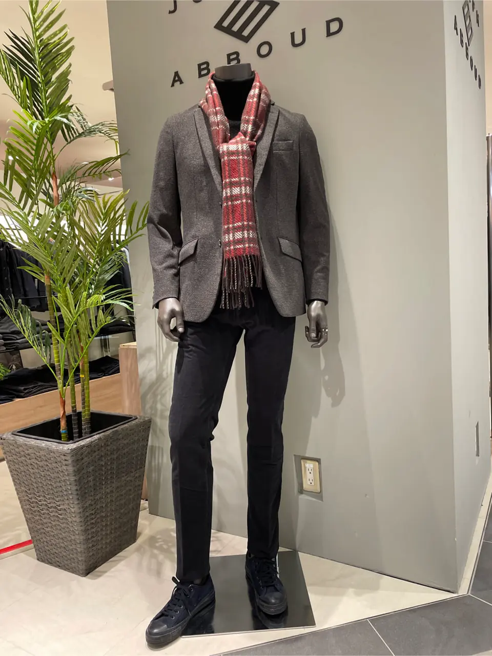 JOSEPH ABBOUD 伊津野 コーディネート画像