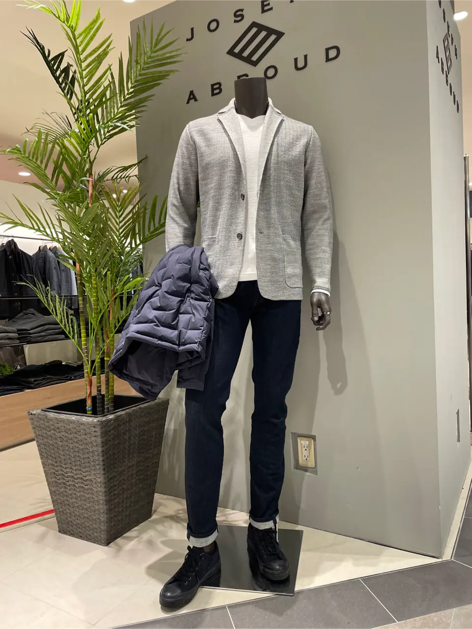 JOSEPH ABBOUD 伊津野 コーディネート画像