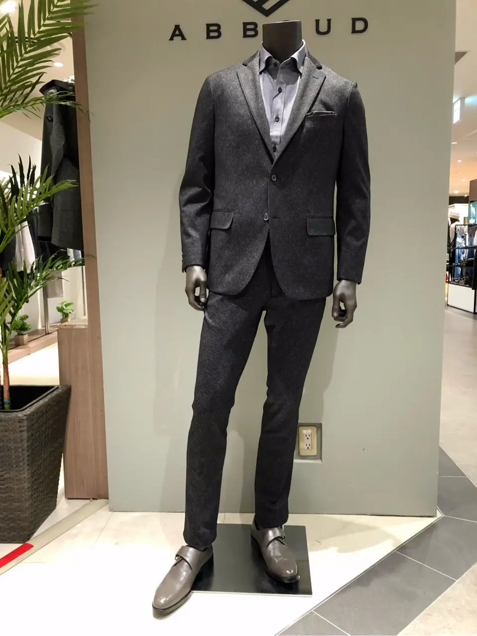 JOSEPH ABBOUD 川田 コーディネート画像