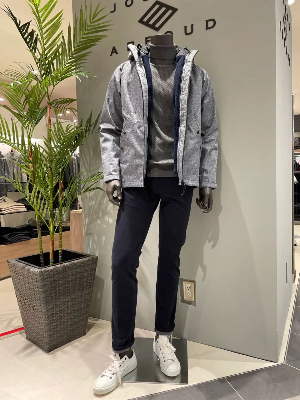 JOSEPH ABBOUD 伊津野 コーディネート画像