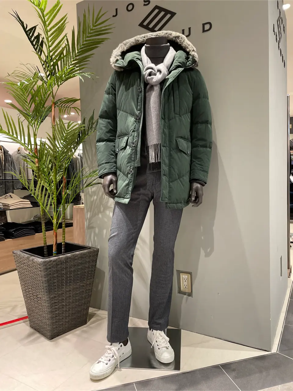 JOSEPH ABBOUD 伊津野 コーディネート画像