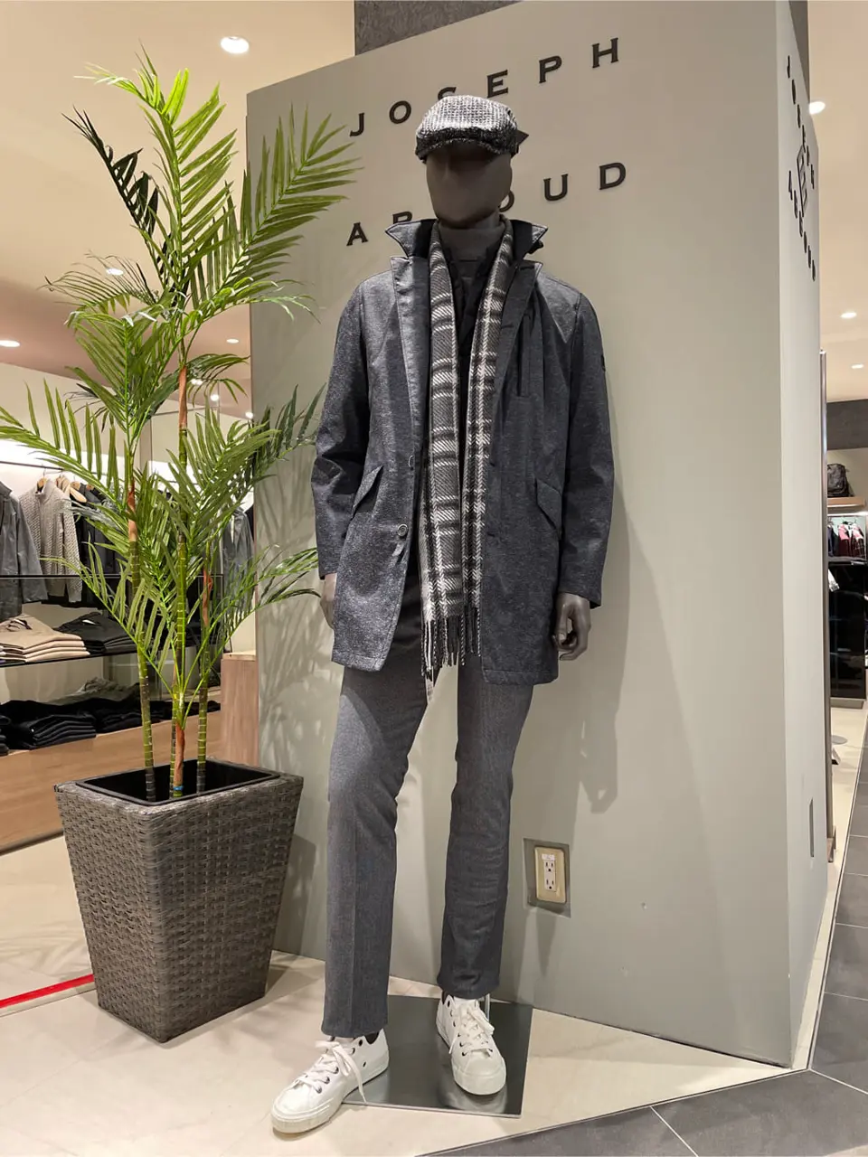 JOSEPH ABBOUD 伊津野 コーディネート画像