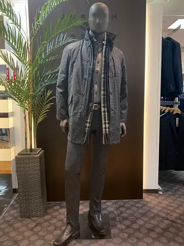 JOSEPH ABBOUD スタッフ コーディネート画像