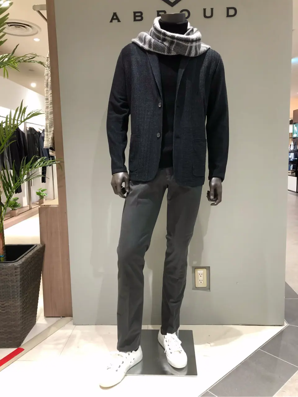 JOSEPH ABBOUD 川田 コーディネート画像