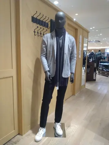 JOSEPH ABBOUD 重留 コーディネート画像