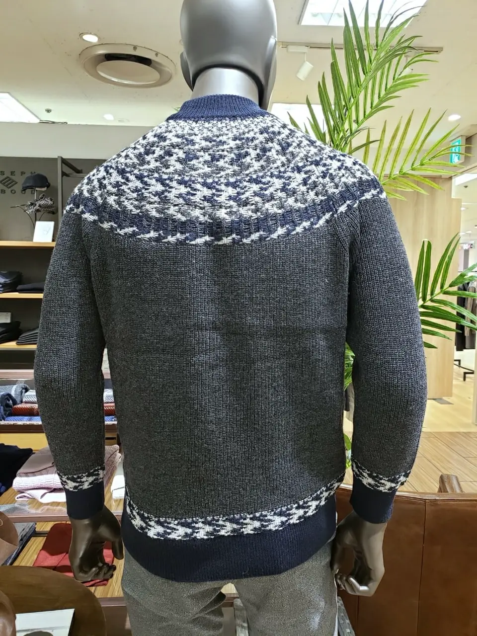 JOSEPH ABBOUD 中西 コーディネート画像