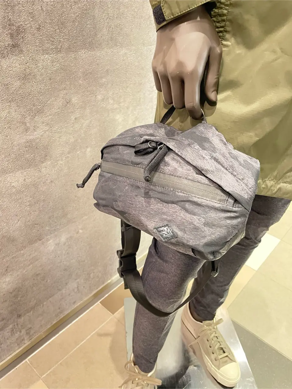 JOSEPH ABBOUD 東　 コーディネート画像