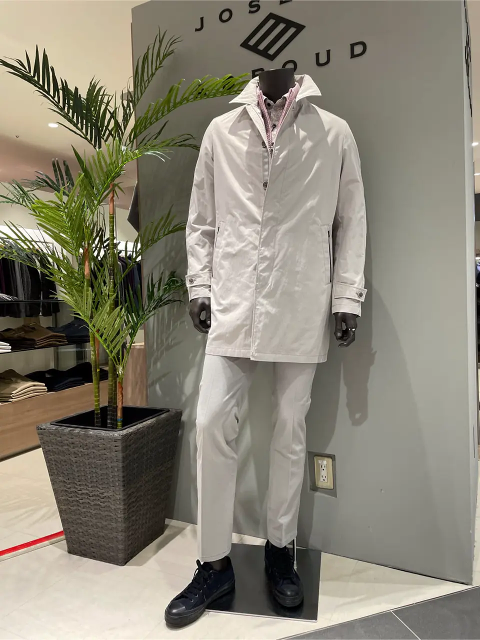 JOSEPH ABBOUD 伊津野 コーディネート画像