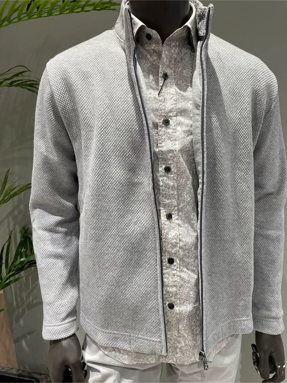 JOSEPH ABBOUD 伊津野 コーディネート画像