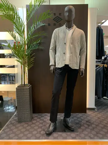 JOSEPH ABBOUD スタッフ コーディネート画像