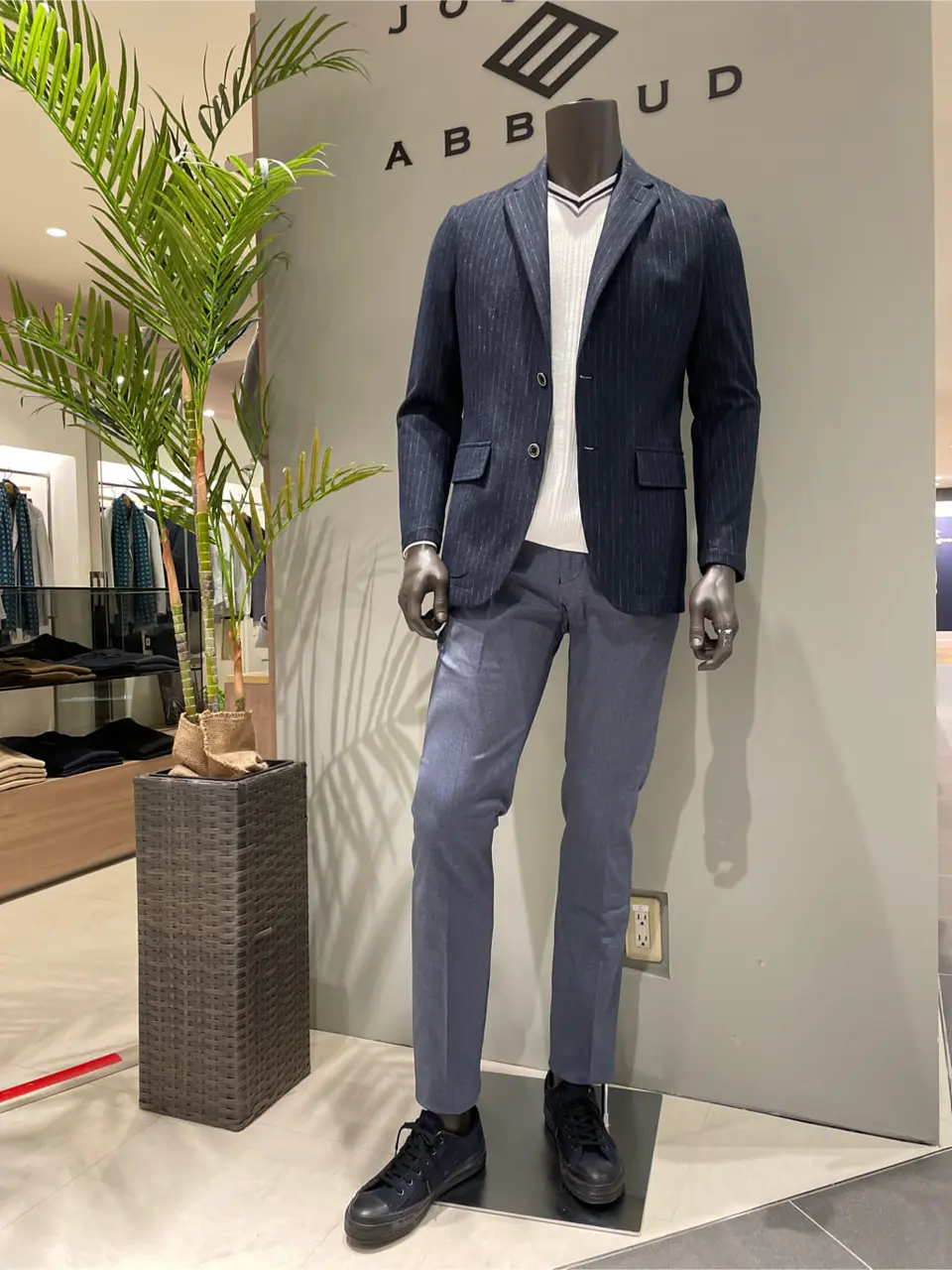 JOSEPH ABBOUD 伊津野 コーディネート画像