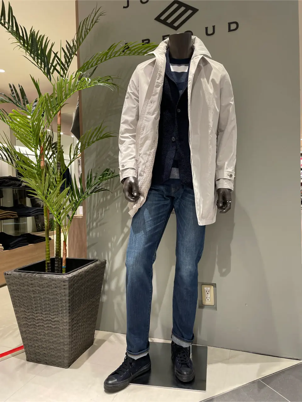 JOSEPH ABBOUD 伊津野 コーディネート画像