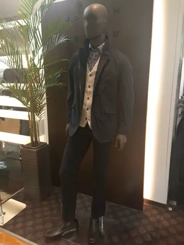 JOSEPH ABBOUD スタッフ コーディネート画像