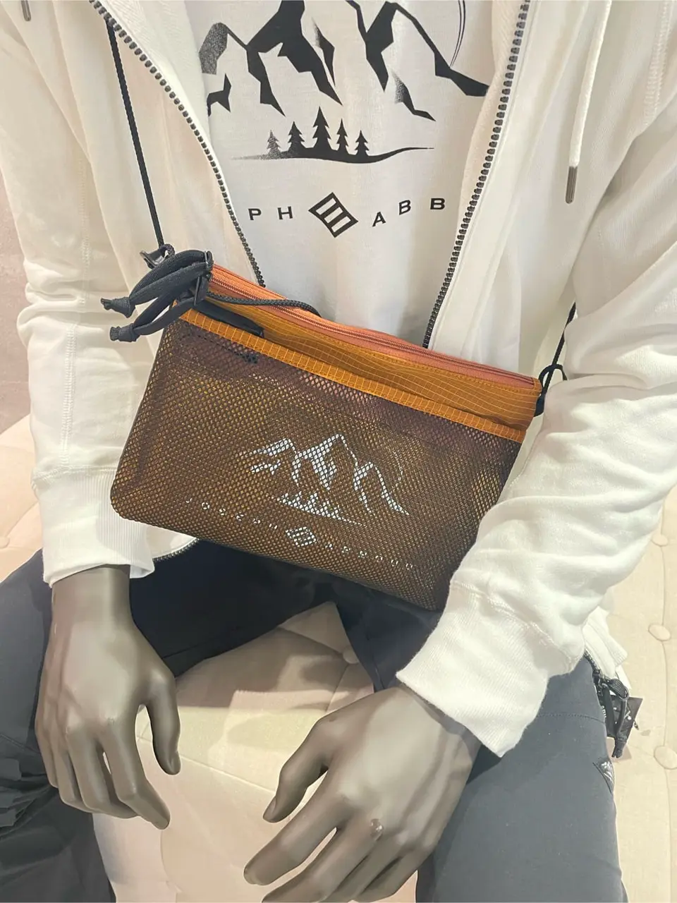 JOSEPH ABBOUD 東　 コーディネート画像