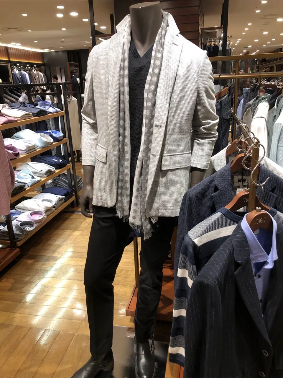 JOSEPH ABBOUD 新林 コーディネート画像