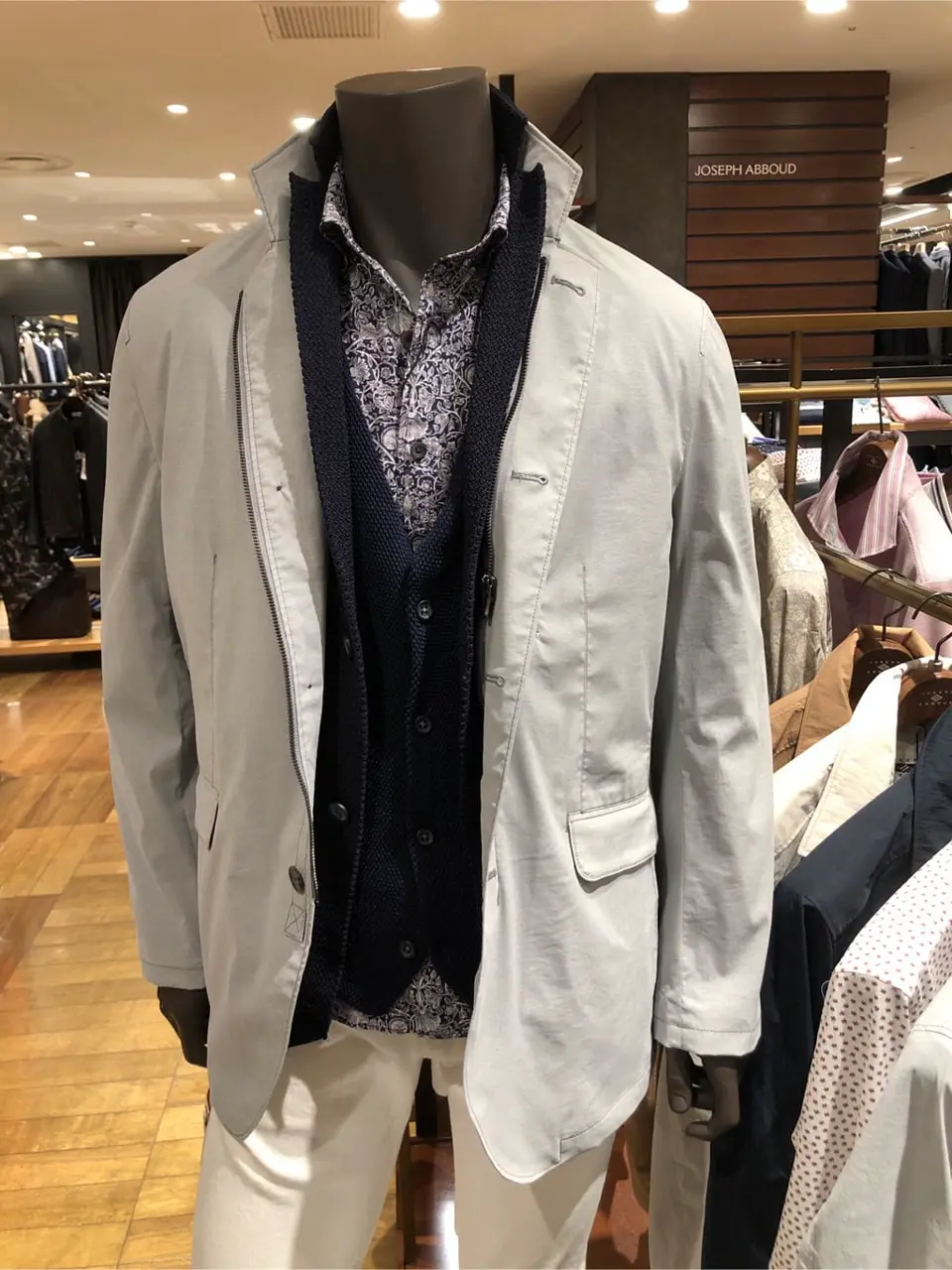JOSEPH ABBOUD 新林 コーディネート画像