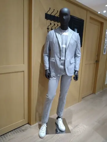 JOSEPH ABBOUD 重留 コーディネート画像