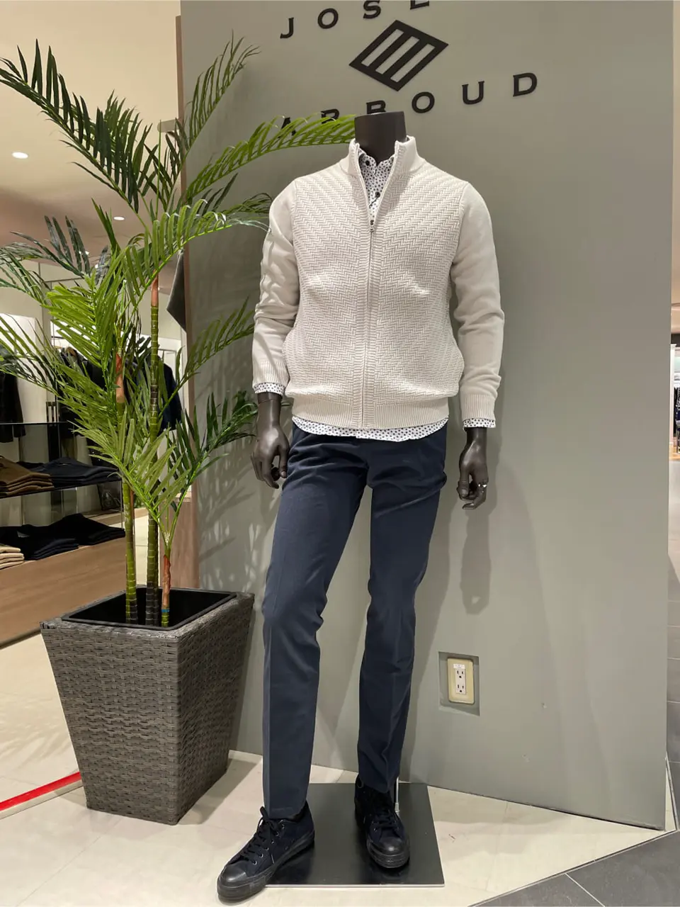 JOSEPH ABBOUD 伊津野 コーディネート画像