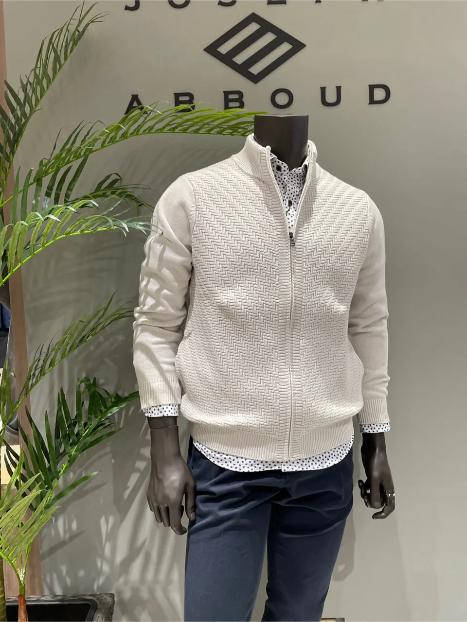 JOSEPH ABBOUD 伊津野 コーディネート画像