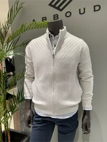 JOSEPH ABBOUD 伊津野 コーディネート画像