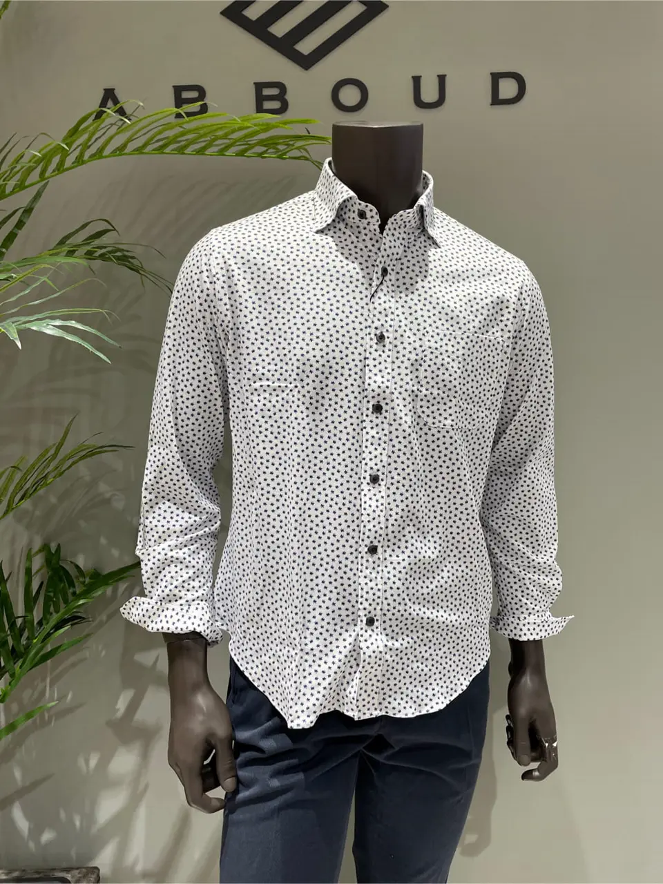 JOSEPH ABBOUD 伊津野 コーディネート画像