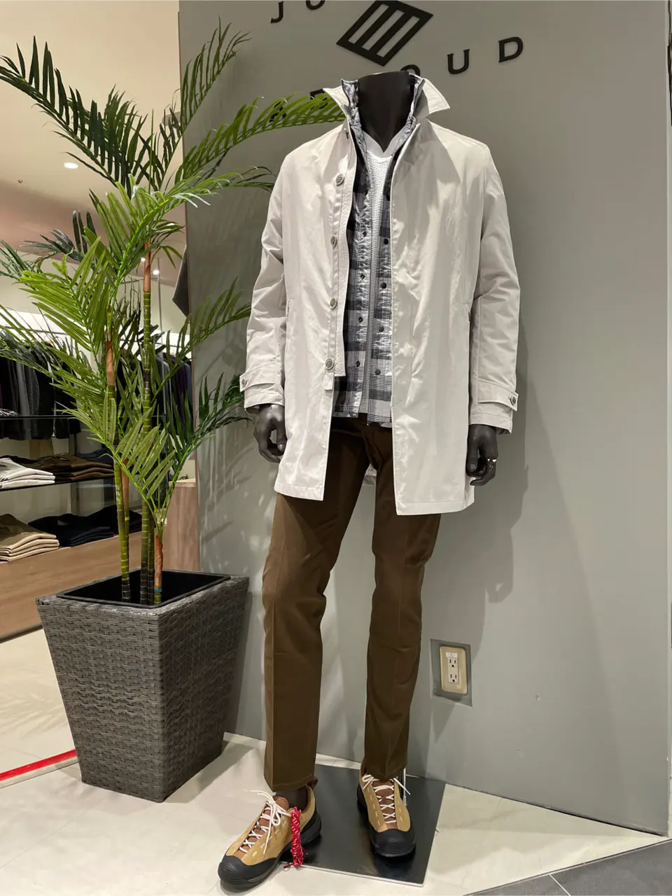 JOSEPH ABBOUD 伊津野 コーディネート画像