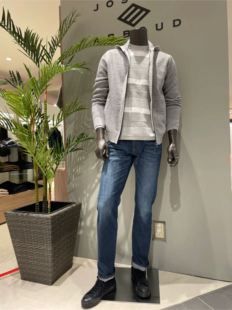 JOSEPH ABBOUD 伊津野 コーディネート画像