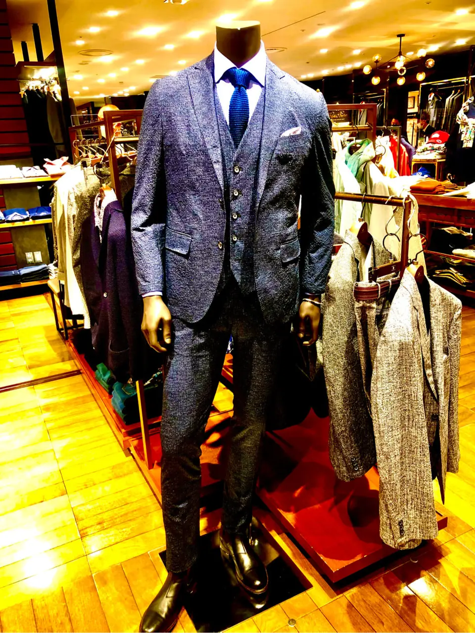 JOSEPH ABBOUD 新林 コーディネート画像