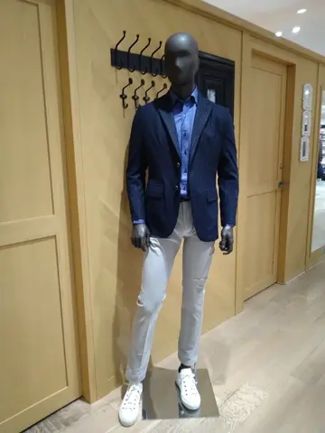 JOSEPH ABBOUD 重留 コーディネート画像