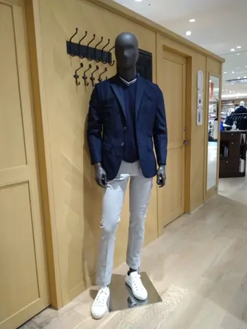 JOSEPH ABBOUD 重留 コーディネート画像