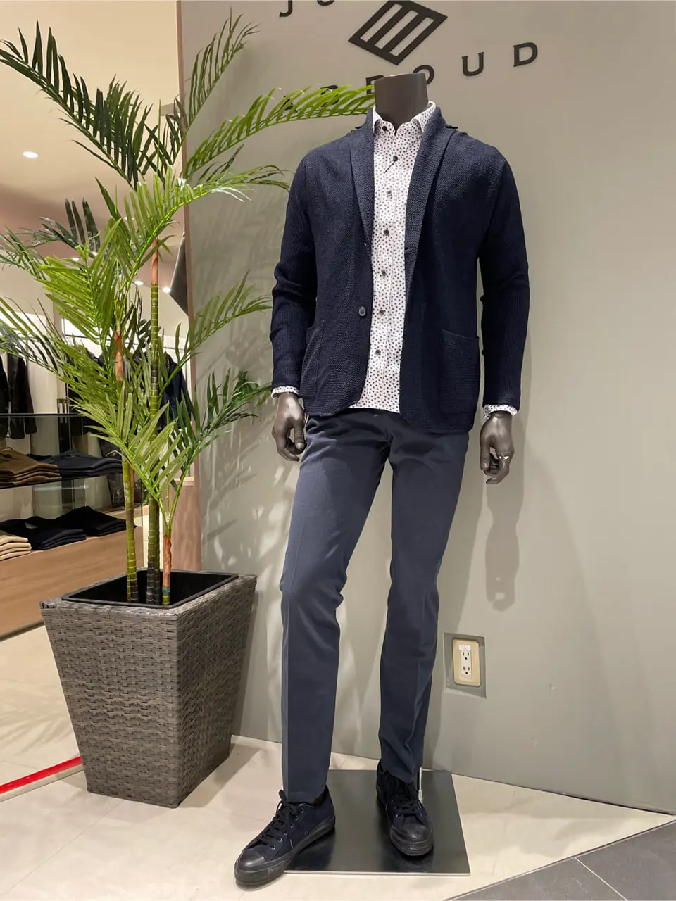 JOSEPH ABBOUD 伊津野 コーディネート画像