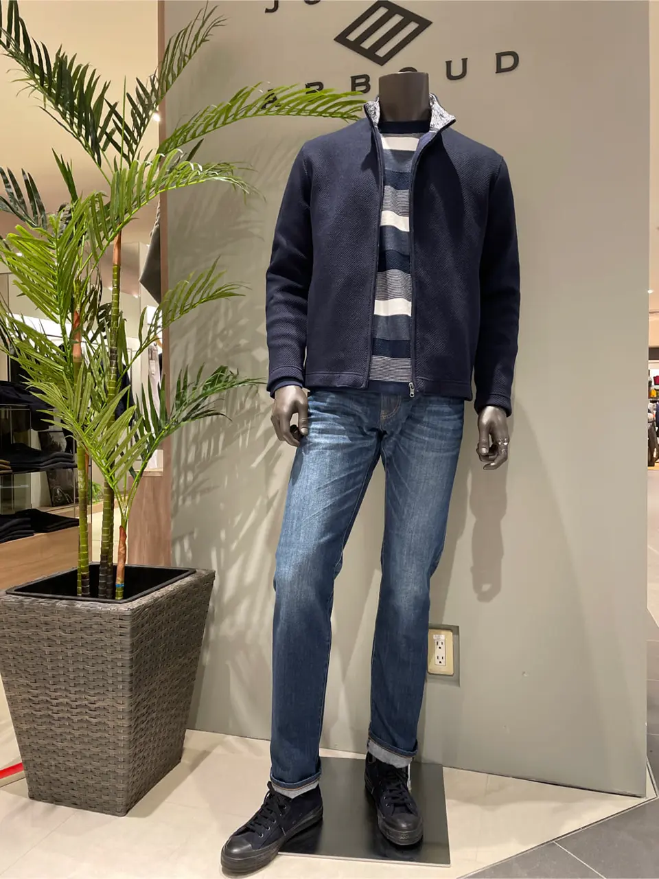 JOSEPH ABBOUD 伊津野 コーディネート画像