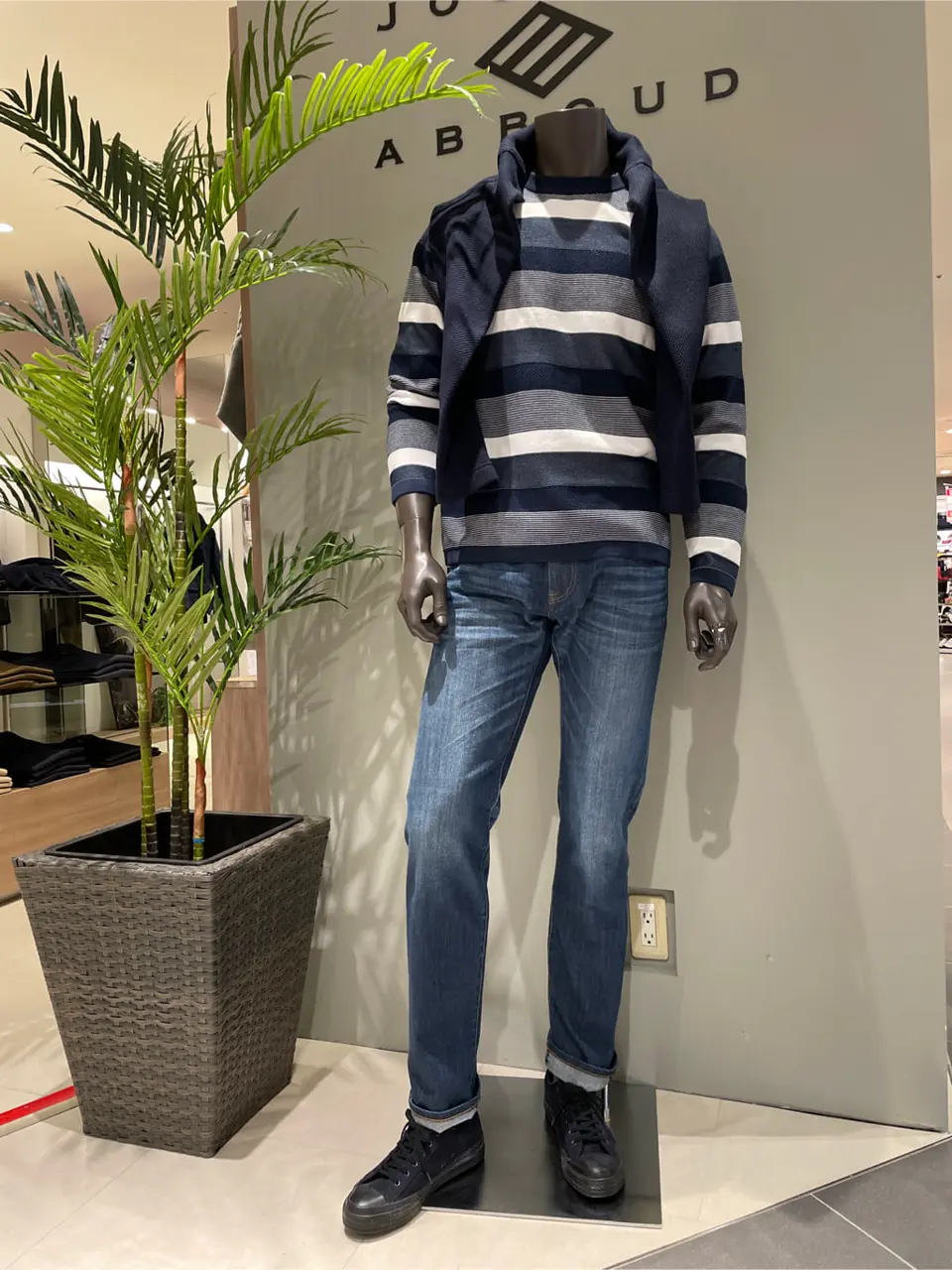 JOSEPH ABBOUD 伊津野 コーディネート画像