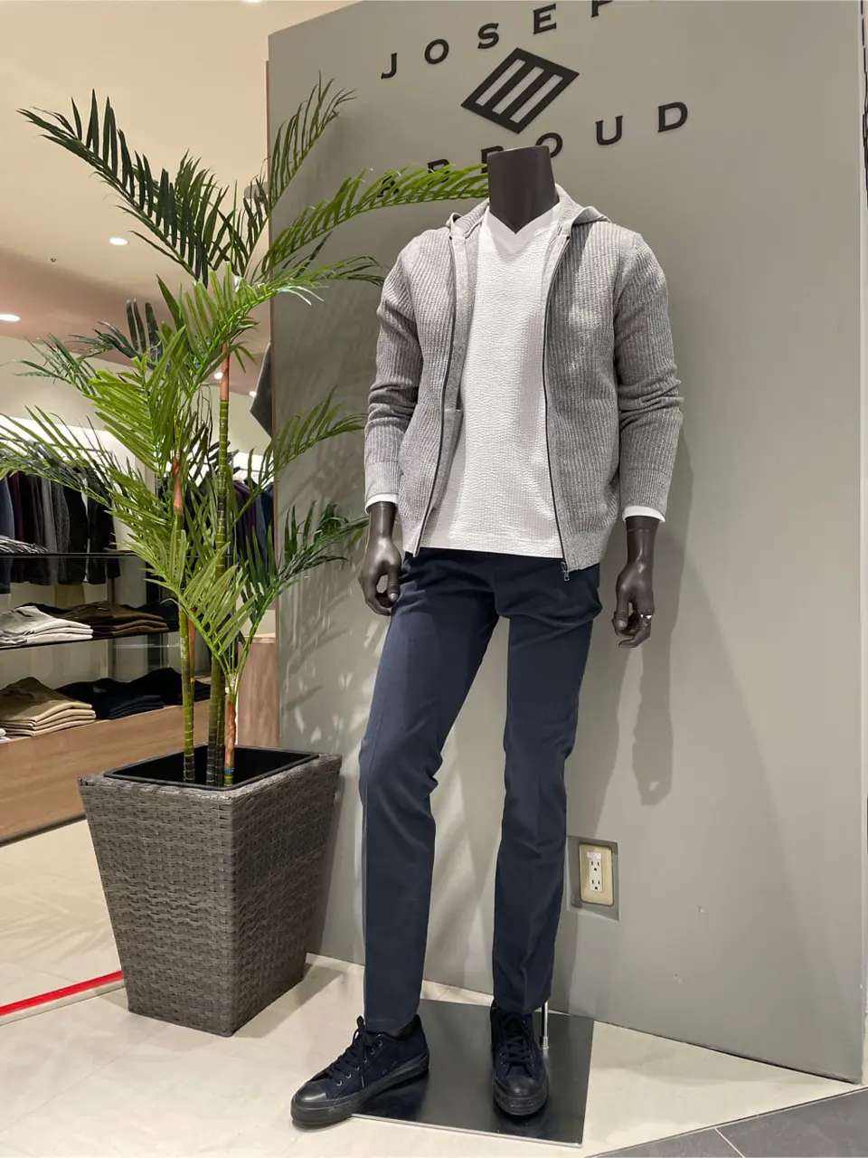 JOSEPH ABBOUD 伊津野 コーディネート画像