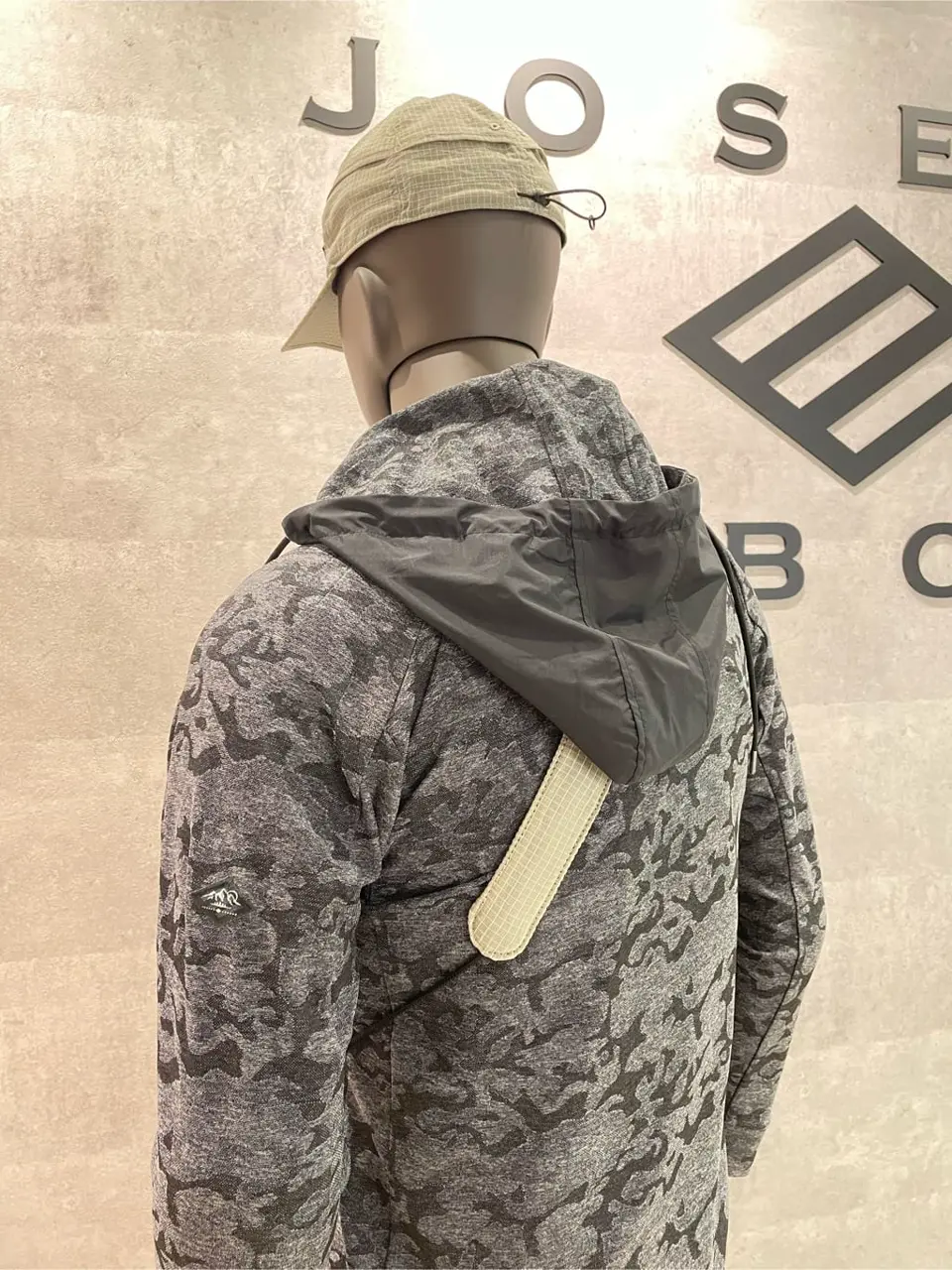 JOSEPH ABBOUD 東　 コーディネート画像