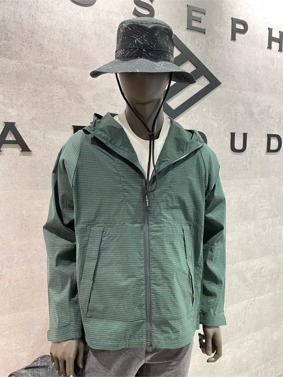 JOSEPH ABBOUD 東　 コーディネート画像