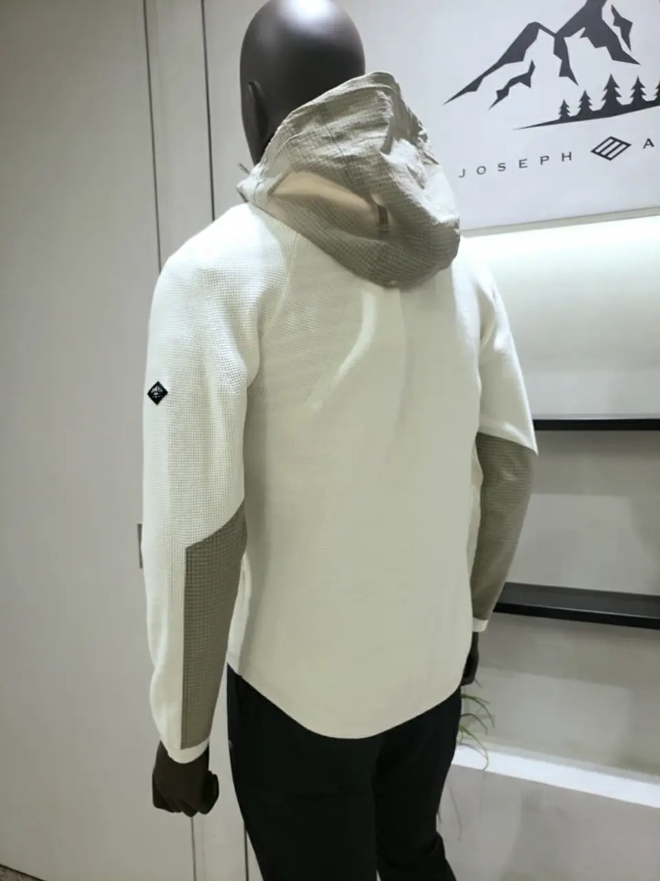 JOSEPH ABBOUD 中西 コーディネート画像