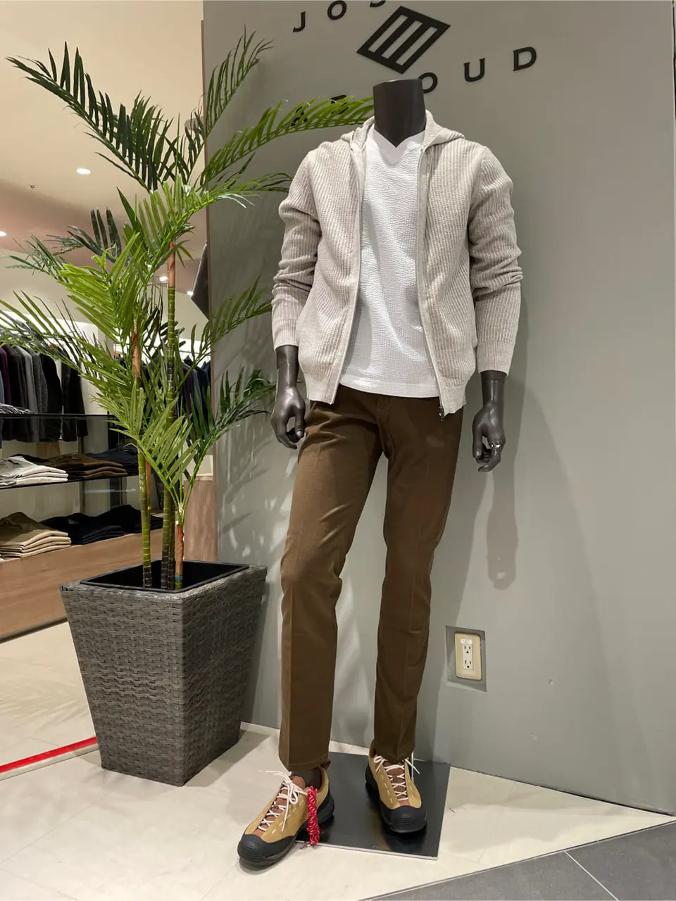 JOSEPH ABBOUD 伊津野 コーディネート画像