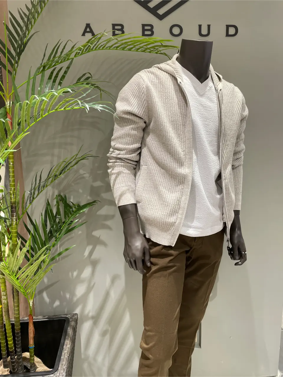 JOSEPH ABBOUD 伊津野 コーディネート画像