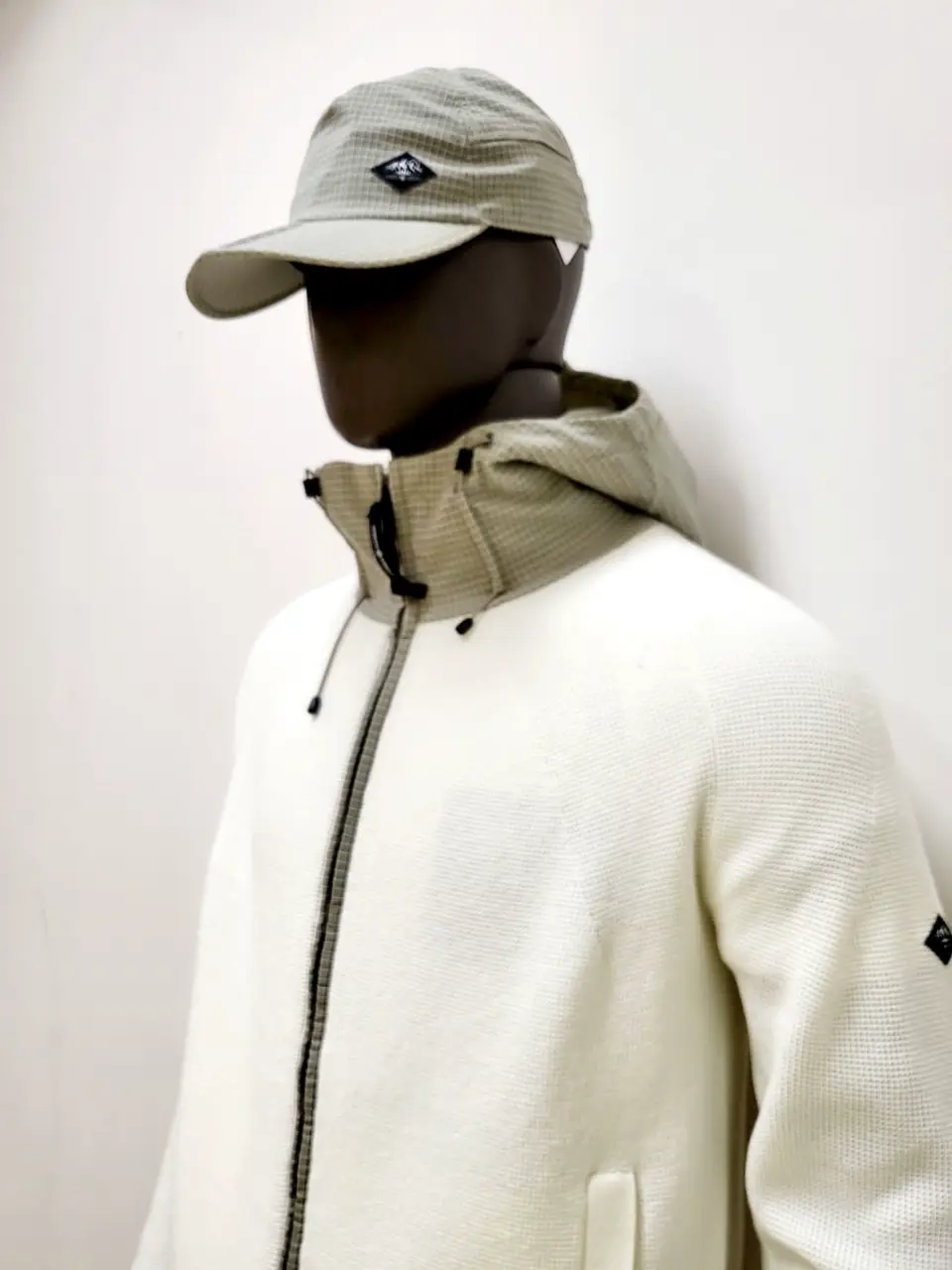 JOSEPH ABBOUD 亀井 コーディネート画像