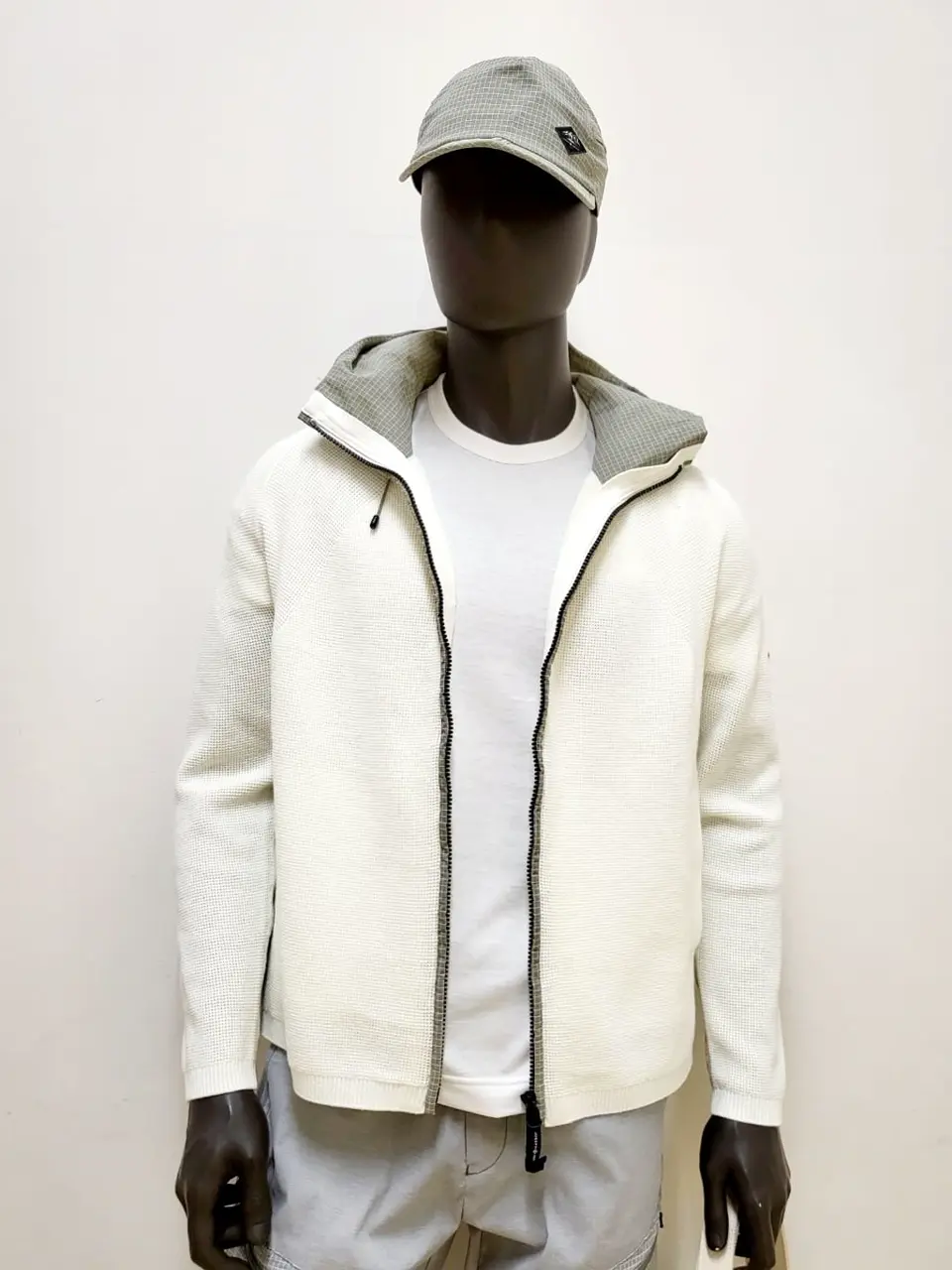 JOSEPH ABBOUD 亀井 コーディネート画像