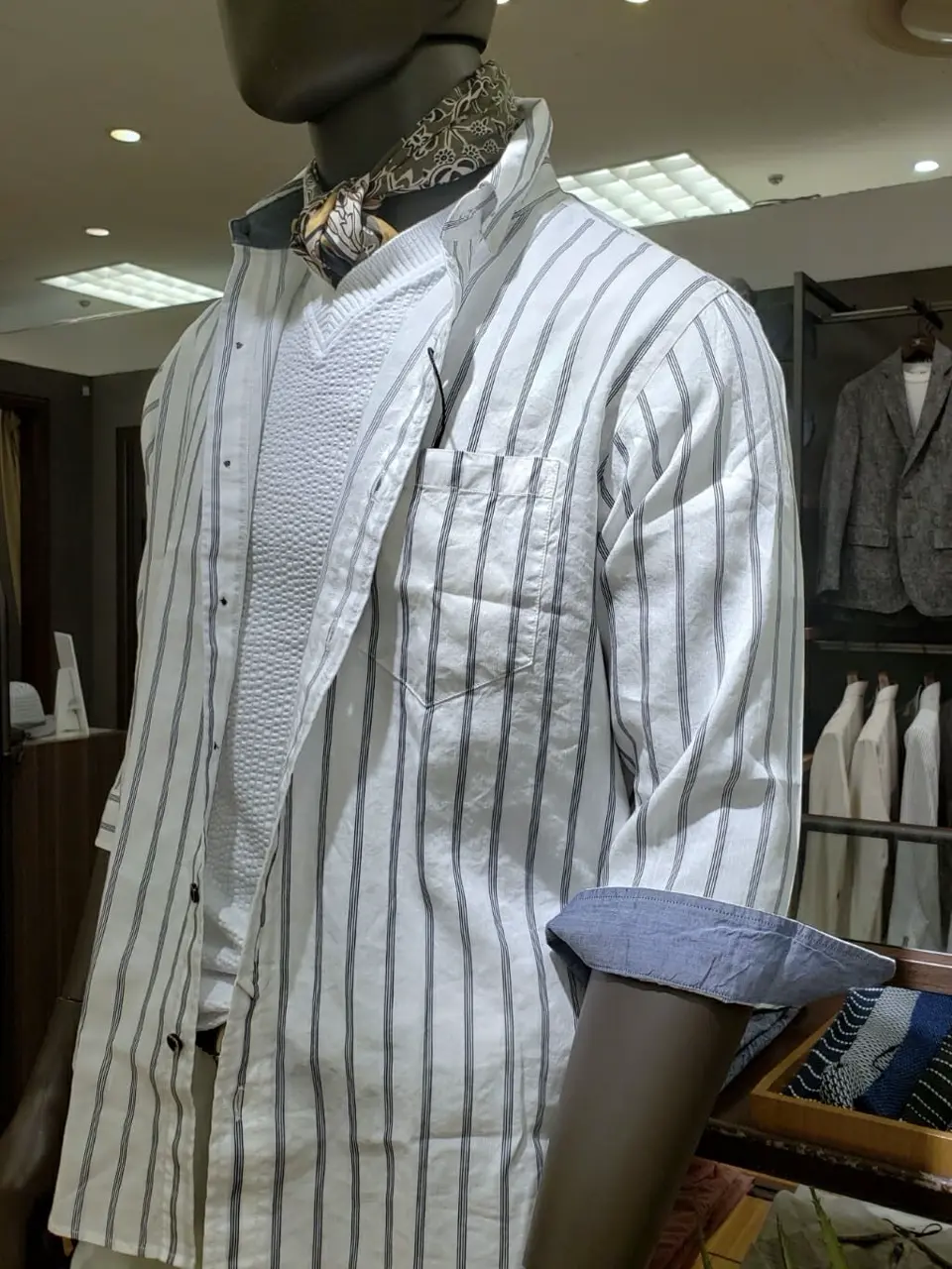 JOSEPH ABBOUD 中西 コーディネート画像