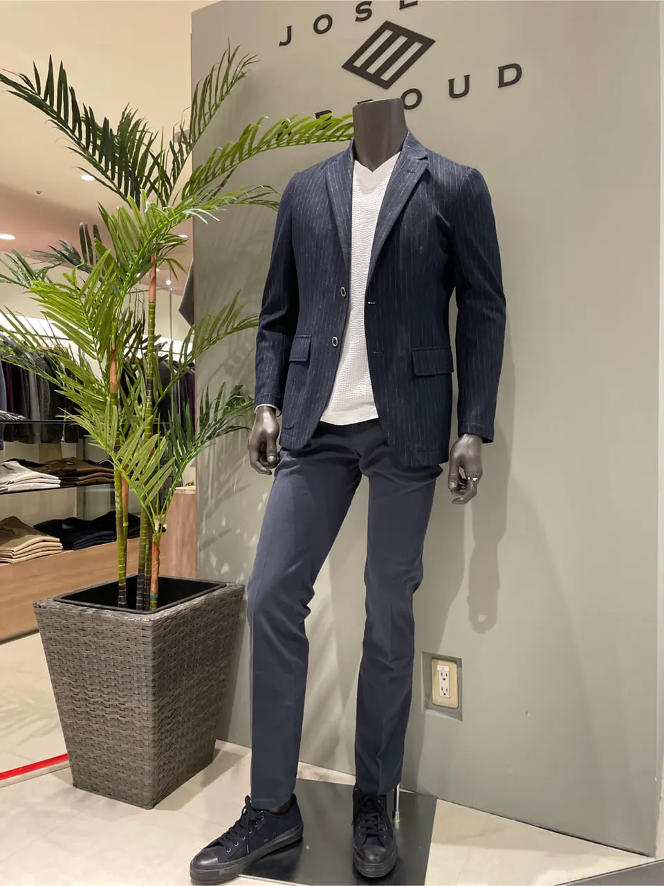 JOSEPH ABBOUD 伊津野 コーディネート画像