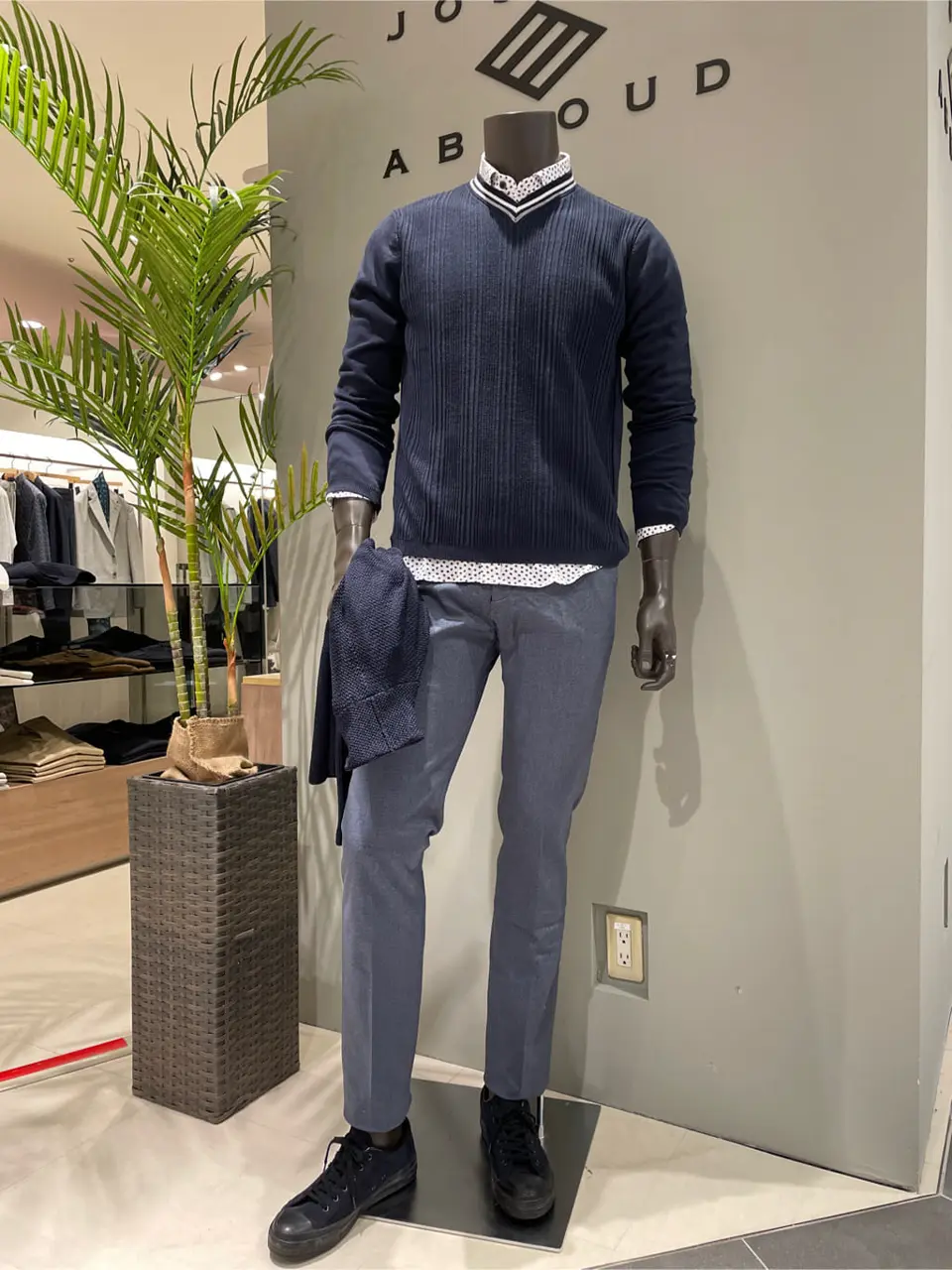 JOSEPH ABBOUD 伊津野 コーディネート画像