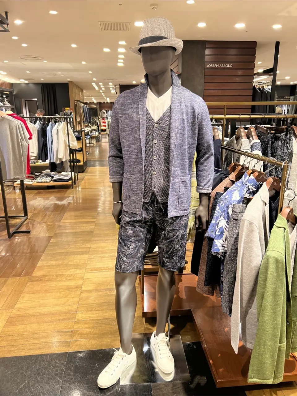 JOSEPH ABBOUD 新林 コーディネート画像