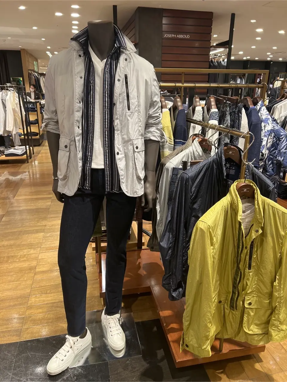 JOSEPH ABBOUD 新林 コーディネート画像