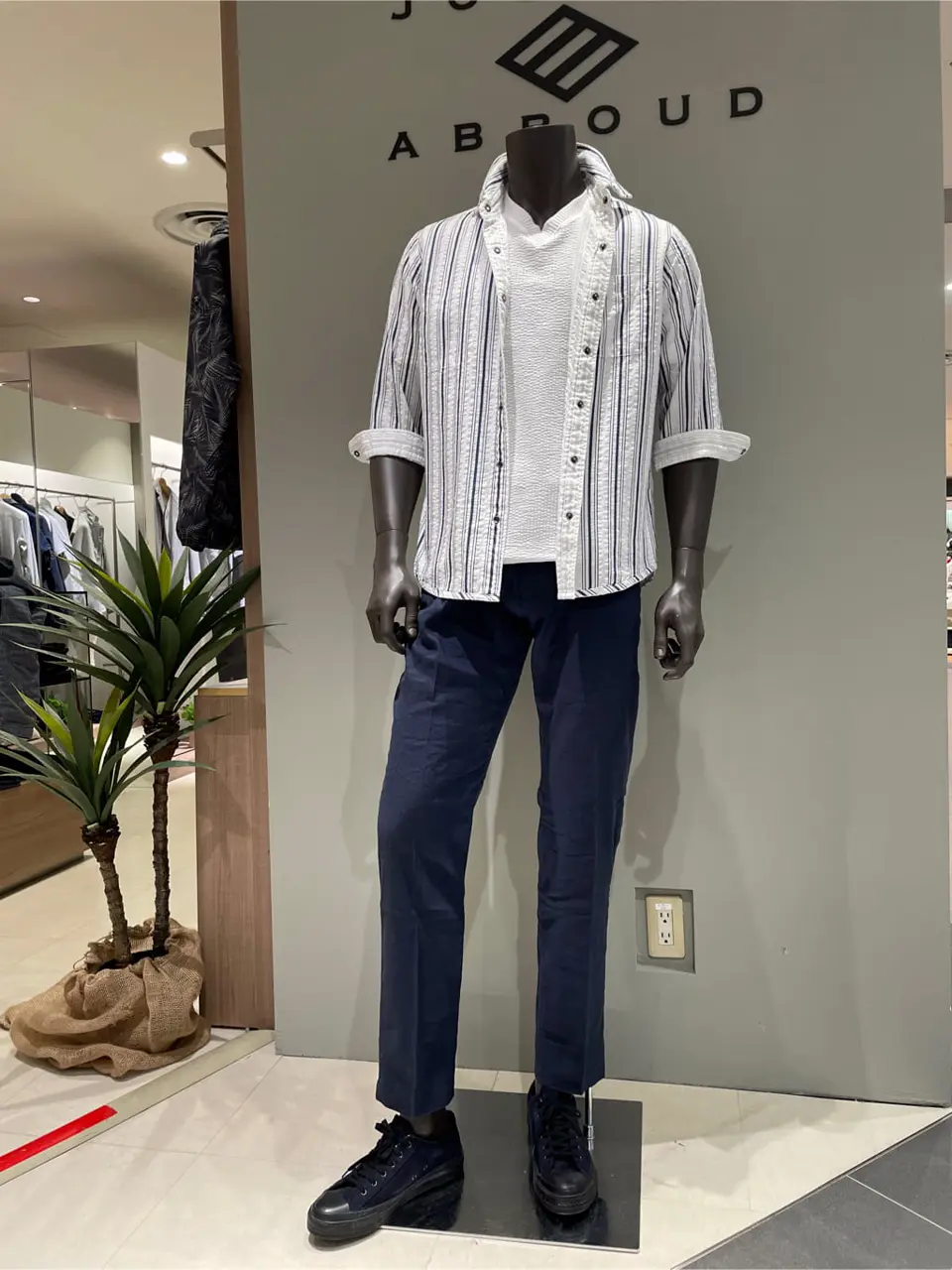 JOSEPH ABBOUD 伊津野 コーディネート画像